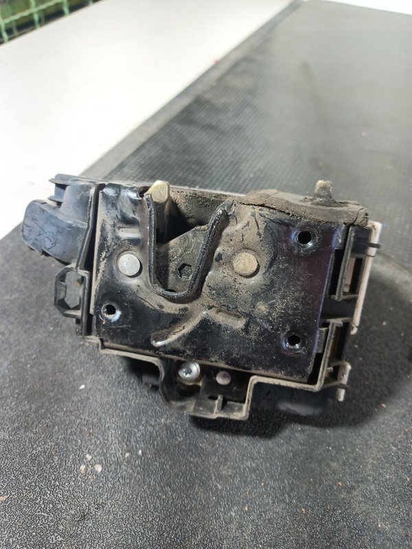 Fecho Porta VW POLO III TRAZ ESQUERDA 6N4839015C