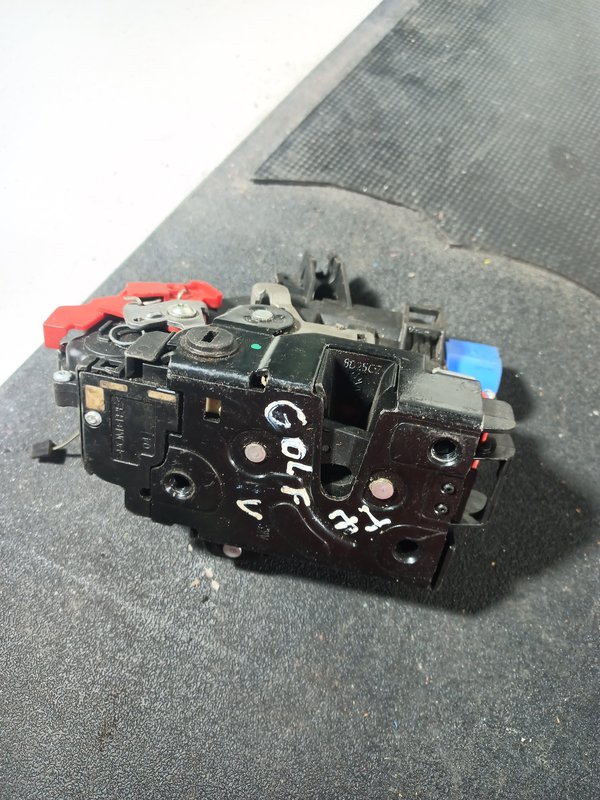 Fecho Porta VW GOLF V TRAZ ESQUERDA 7L0839015D