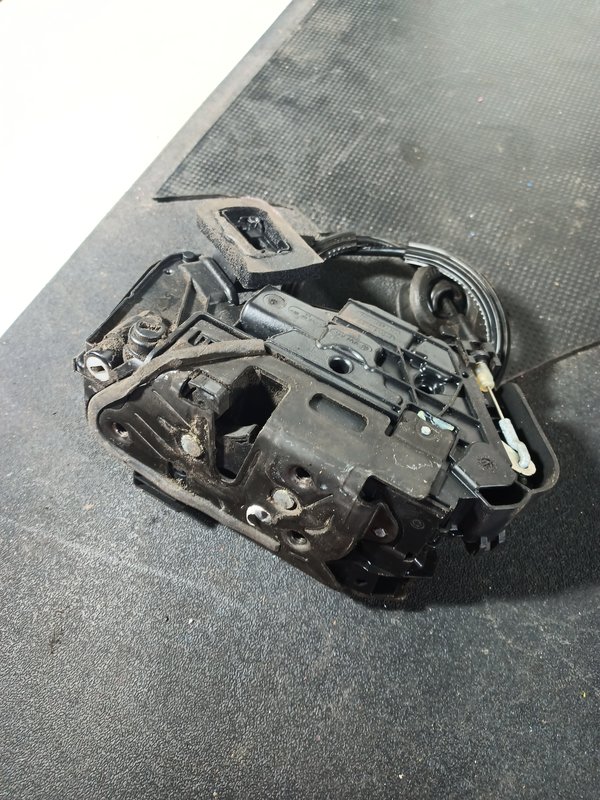 Fecho Porta SEAT IBIZA V TRAZ ESQUERDA A5E5TA839015E