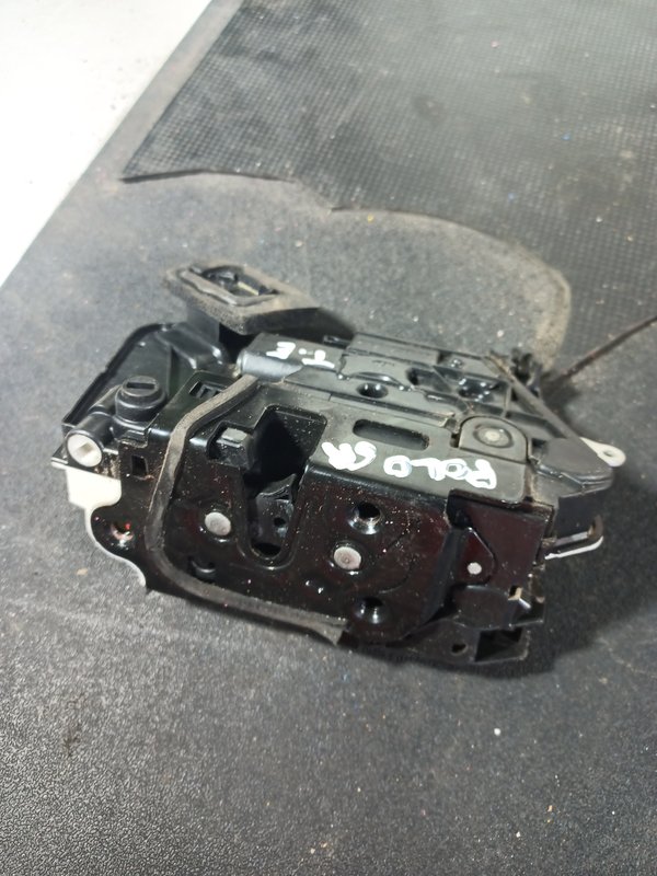 Fecho Porta VW POLO V TRAZ ESQUERDA 5K4839015R