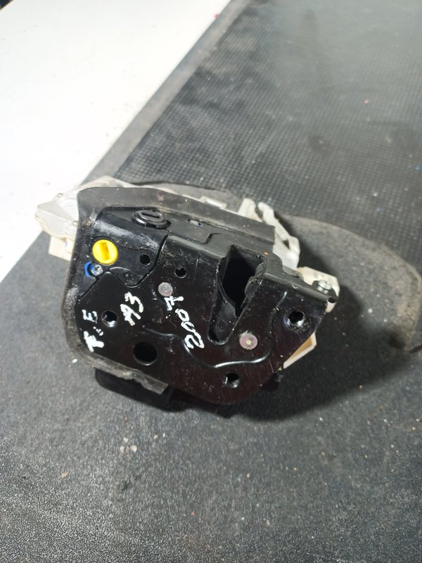 Fecho Porta AUDI A3 TRAZ ESQUERDA 4F0839015
