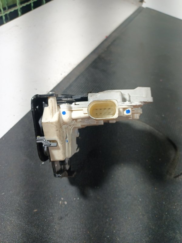 Fecho Porta AUDI A3 TRAZ ESQUERDA 4F0839015