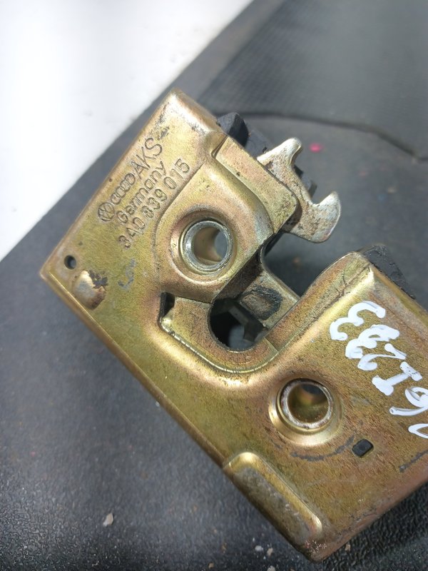 Fecho Porta VW PASSAT TRAZ ESQUERDA 3A0839015