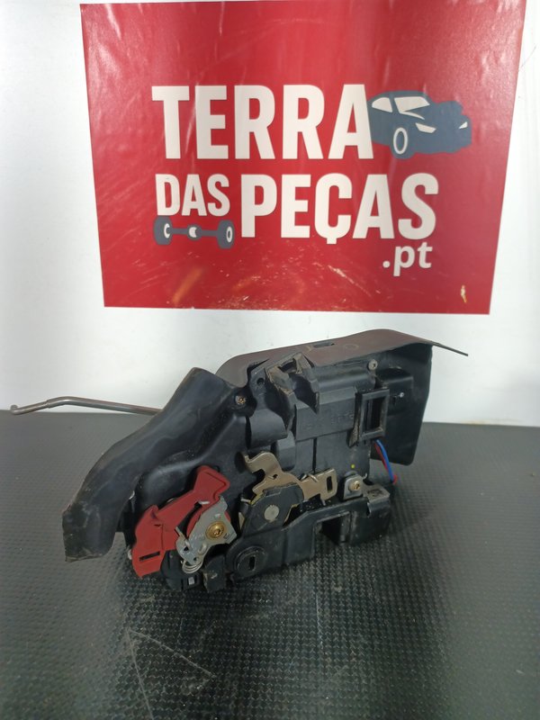 Fecho Porta AUDI A4 TRAZ ESQUERDA 8E0839849