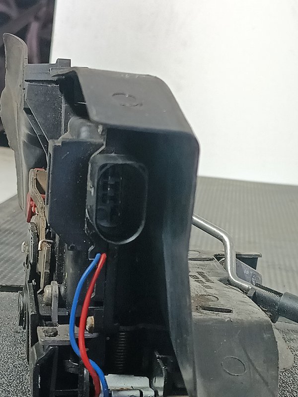 Fecho Porta AUDI A4 TRAZ ESQUERDA 8E0839849