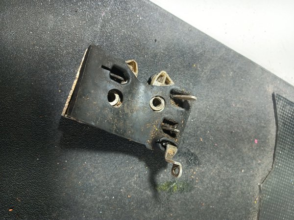 Fecho Porta AUDI 80 FRENTE ESQUERDA 893837015A