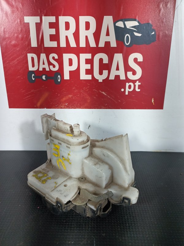 Fecho Porta VW GOLF III TRASEIRA DIREITA 1H4839016A