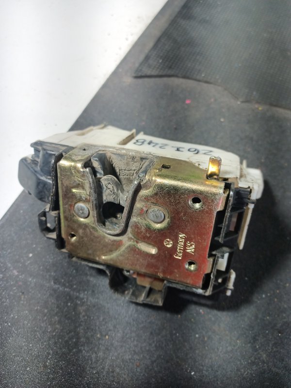 Fecho Porta VW GOLF III TRASEIRA DIREITA 1H4839016A