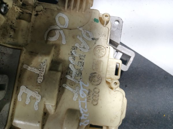 Fecho Porta VW PASSAT B6 TRAZ ESQUERDA 3C4839015A