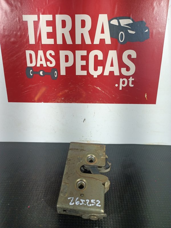 Fecho Porta AUDI 80 / 90 TRAZ ESQUERDA 893839015A