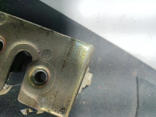 Fecho Porta AUDI 80 / 90 TRAZ ESQUERDA 893839015A
