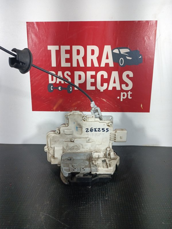 Fecho Porta AUDI A4 FRENTE DIREITA 8E1837016AA
