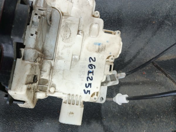Fecho Porta AUDI A4 FRENTE DIREITA 8E1837016AA