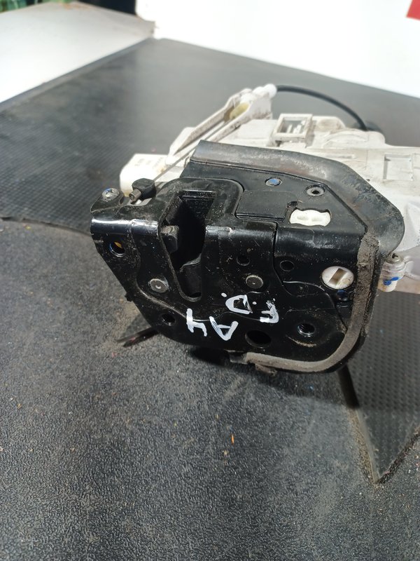 Fecho Porta AUDI A4 FRENTE DIREITA 8E1837016AA