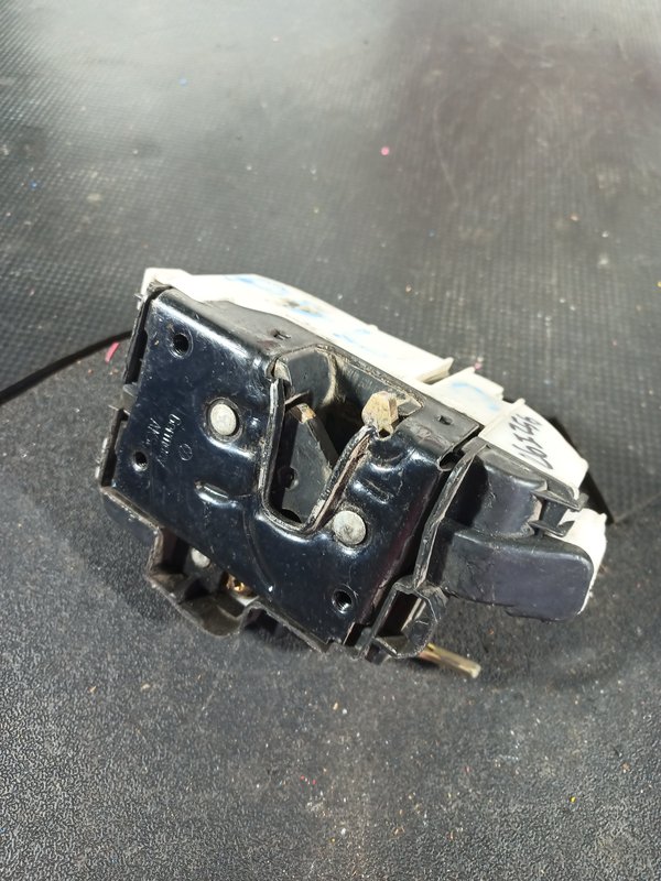 Fecho Porta VW POLO III FRENTE DIREITA 1HM862154
