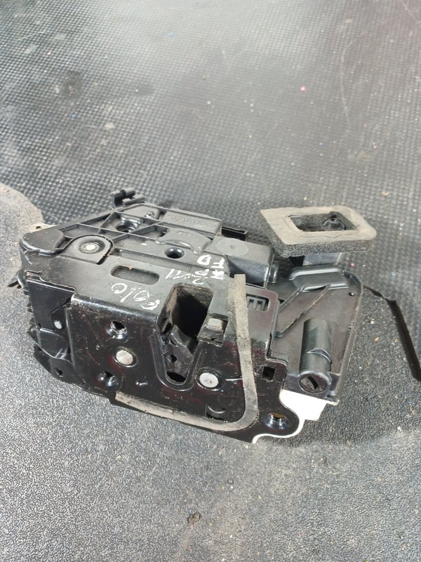 Fecho Porta VW POLO V FRENTE DIREITA 5K1837016