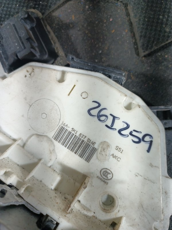 Fecho Porta VW POLO V FRENTE DIREITA 5K1837016E