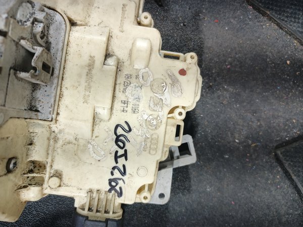 Fecho Porta VW PASSAT B6 FRENTE DIREITA 3C1837016A