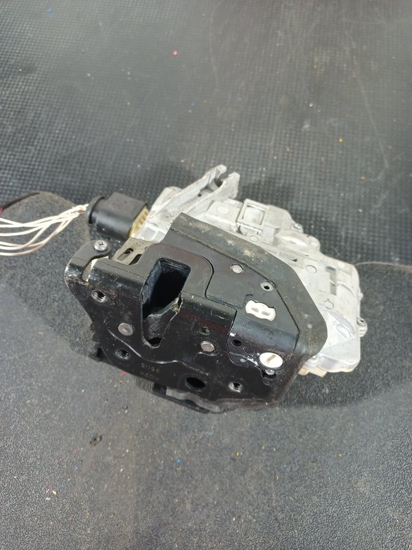Fecho Porta VW PASSAT B6 FRENTE DIREITA 3C1837016A
