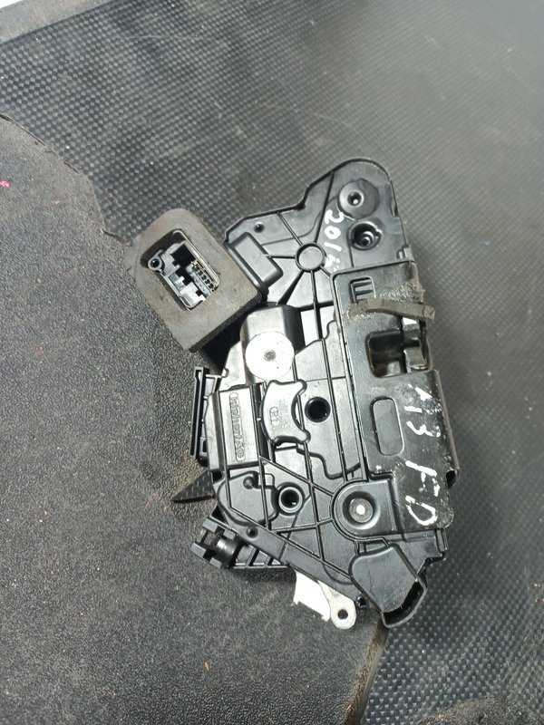 Fecho Porta AUDI A3 FRENTE DIREITA 5K2837016D