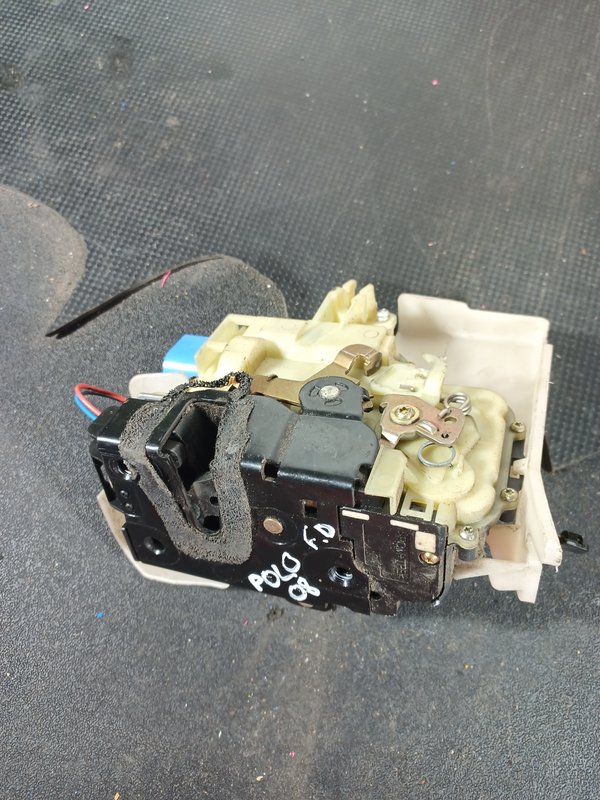 Fecho Porta VW POLO IV FRENTE DIREITA 3B1837016BQ