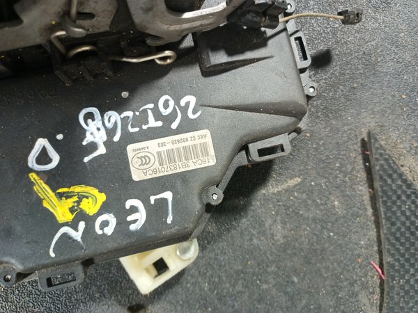Fecho Porta SEAT LEON I FRENTE DIREITA 3B1837016CA
