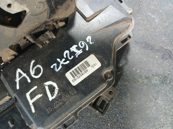 Fecho Porta AUDI A6 C5 FRENTE DIREITA 4B1837016G