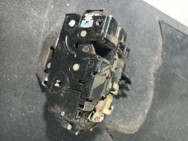 Fecho Porta AUDI A6 C5 FRENTE DIREITA 4B1837016G