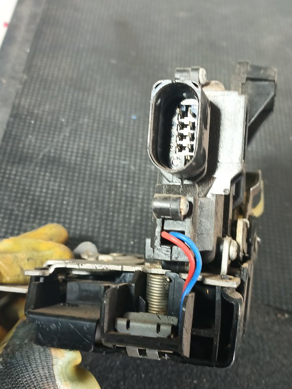 Fecho Porta AUDI A6 C5 FRENTE DIREITA 4B1837016G