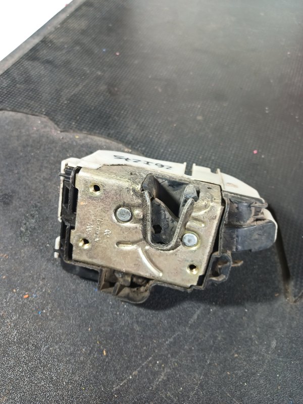 Fecho Porta VW GOLF III FRENTE DIREITA 1H0862154