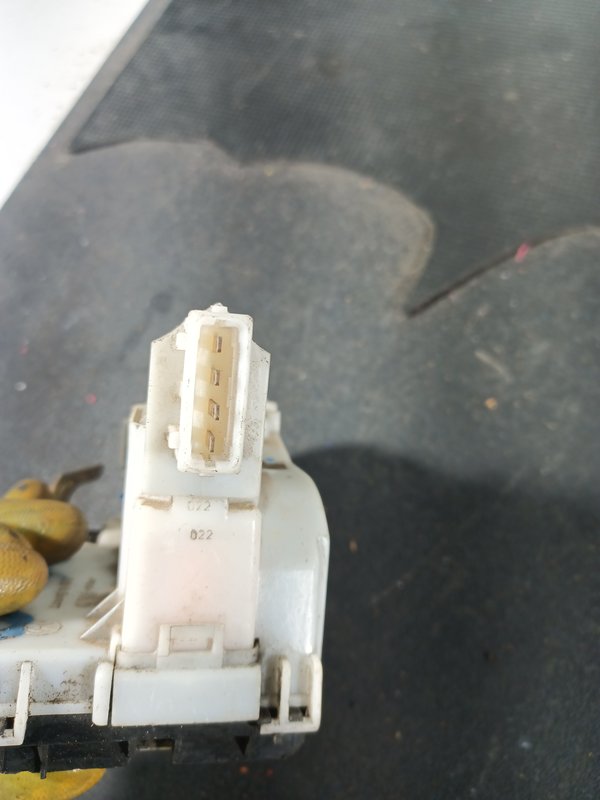 Fecho Porta VW GOLF III FRENTE DIREITA 1H0862154