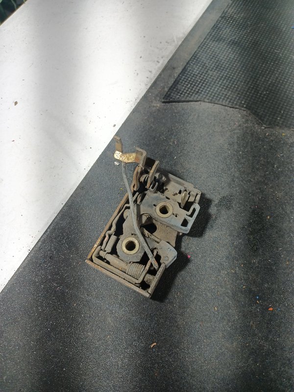 Fecho Porta VW PASSAT B3/B4 FRENTE DIREITA 357837016