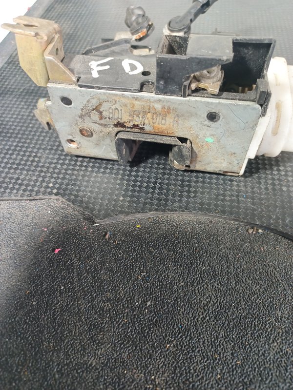 Fecho Porta AUDI A4 FRENTE DIREITA 8D1837016A