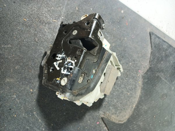 Fecho Porta AUDI A4 FRENTE DIREITA 8J1837016C
