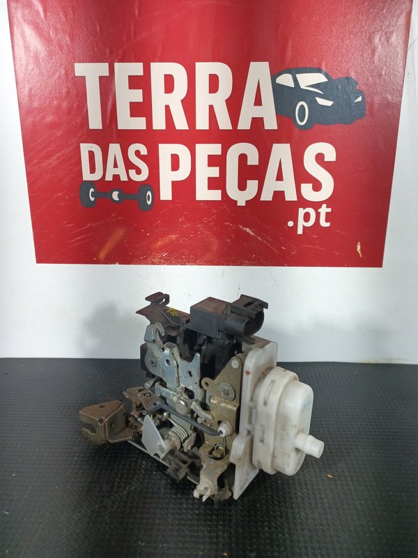 Fecho Porta AUDI A3 FRENTE DIREITA 8L1837016C