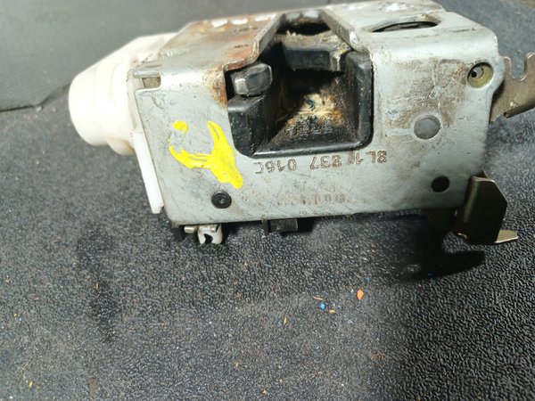 Fecho Porta AUDI A3 FRENTE DIREITA 8L1837016C