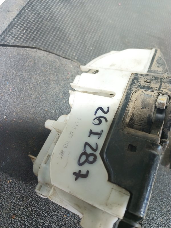 Fecho Porta VW POLO III FRENTE DIREITA 6N1837016E