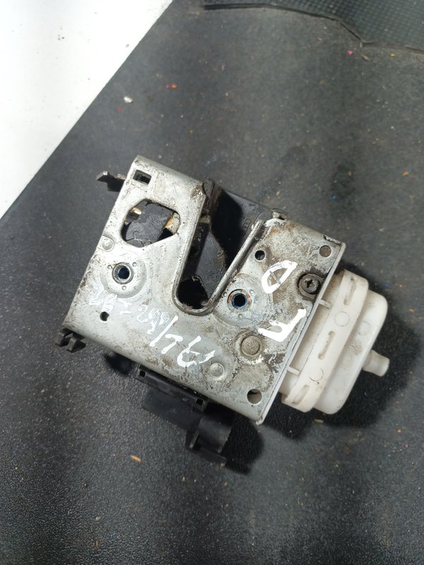 Fecho Porta AUDI A4 FRENTE DIREITA 4D1837016D