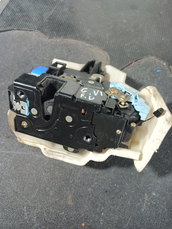 Fecho Porta VW GOLF VI FRENTE DIREITA 3D1837016