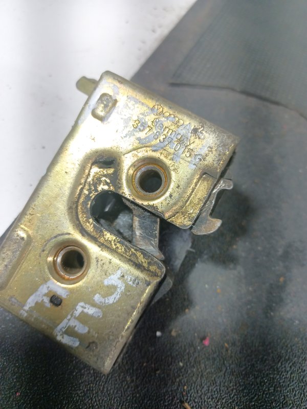 Fecho Porta VW PASSAT B3/B4 FRENTE ESQUERDA 357837015G