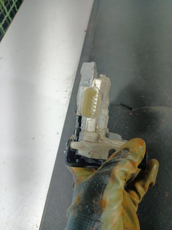 Fecho Porta VW PASSAT B6 FRENTE ESQUERDA 3C1837015A