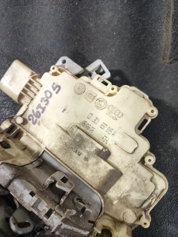 Fecho Porta VW PPASSAT B7 FRENTE ESQUERDA 3C1B37015A