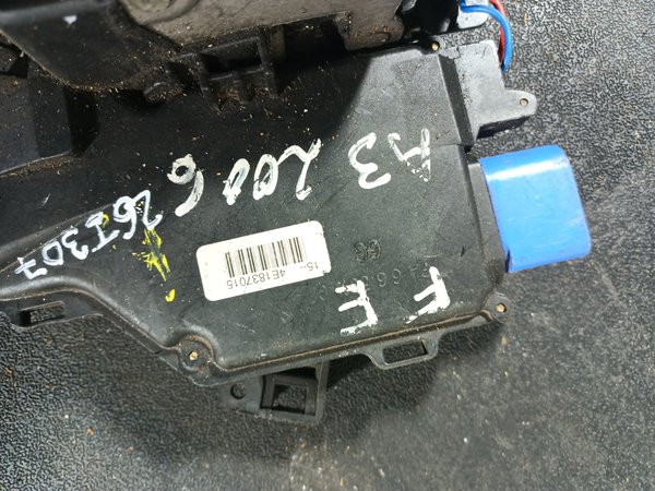 Fecho Porta AUDI A3 FRENTE ESQUERDA 4E1837015