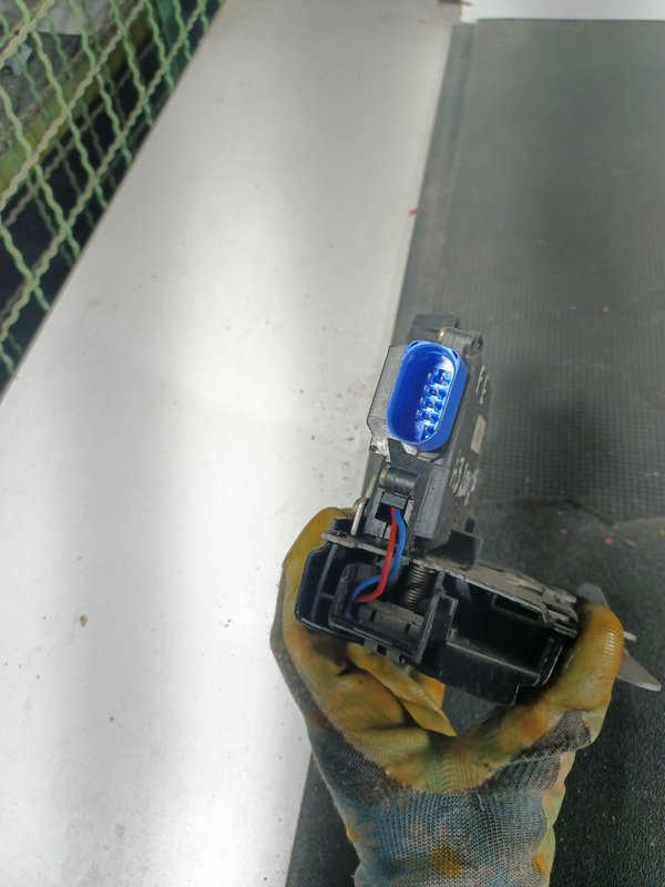 Fecho Porta AUDI A3 FRENTE ESQUERDA 4E1837015
