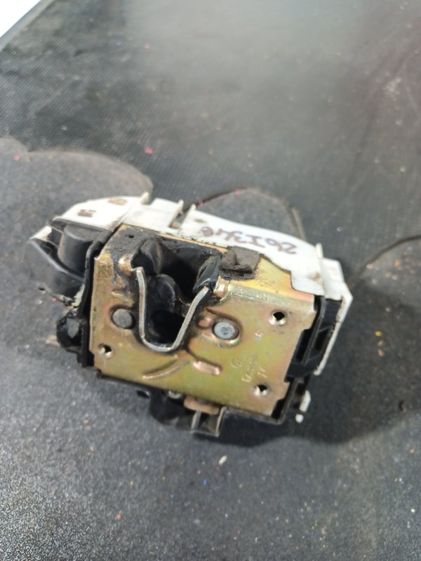 Fecho Porta VW GOLF III FRENTE ESQUERDA 1H0862153