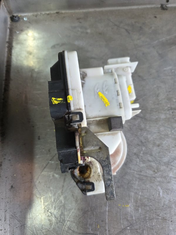 Fecho Porta VW GOLF III FRENTE ESQUERDA 1H0862153