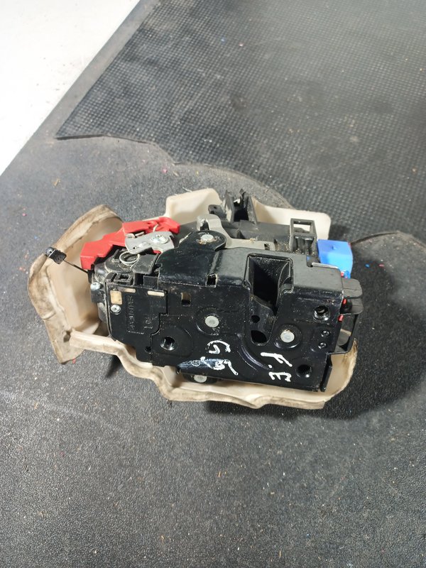 Fecho Porta VW GOLF V FRENTE ESQUERDA 3D1837015AB