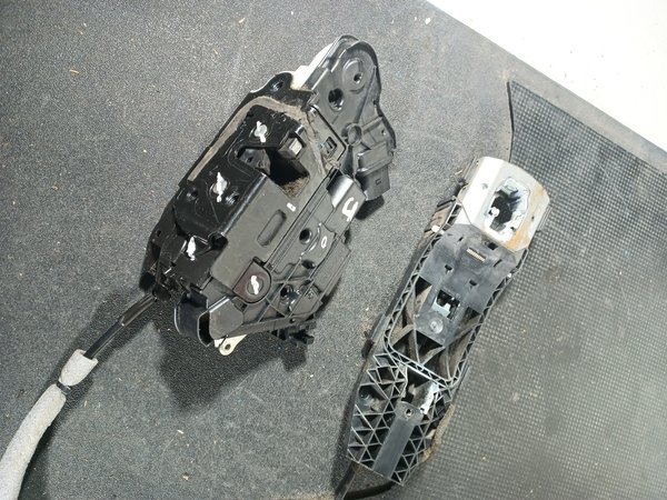 Fecho Porta VW TIGUAN / SEAT IBIZA F. ESQ 5N1837015F