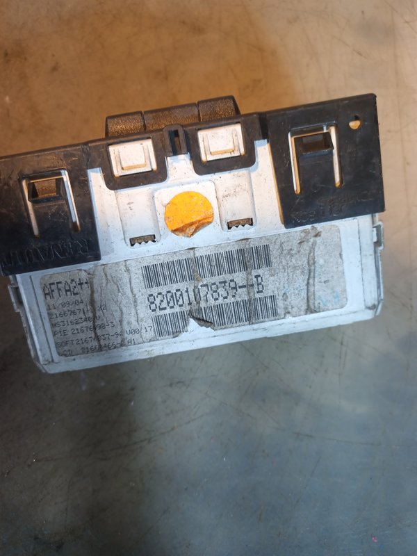 Display Radio RENAULT 8200107839B