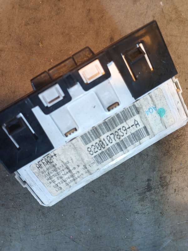 Display Radio RENAULT 8200107839A